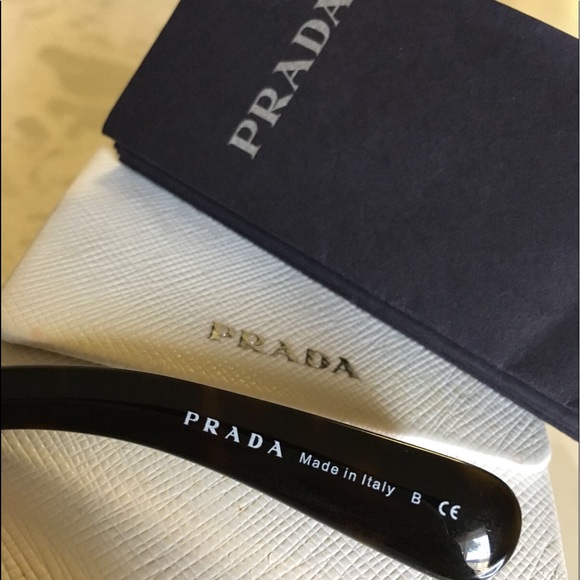 Prada sunglasses - Picture 1 of 4